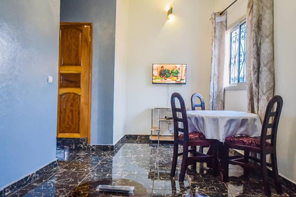 Appartements Neuf De Haut Standing Dm & Ng A Bafoussam Exteriör bild