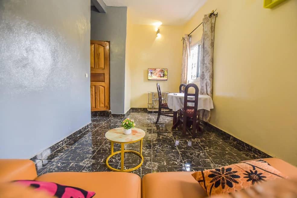 Appartements Neuf De Haut Standing Dm & Ng A Bafoussam Exteriör bild